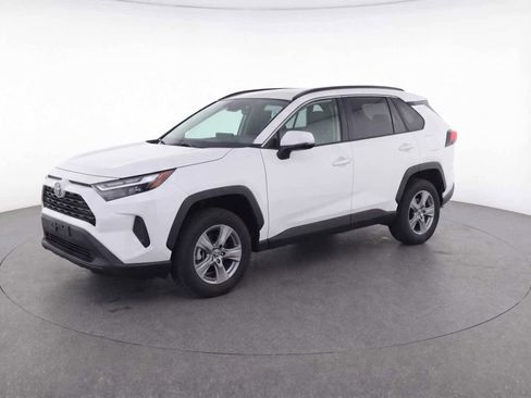 Used 2025 Toyota RAV4 XLE image 1
