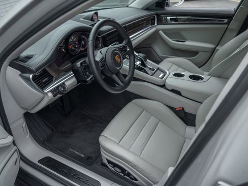 Used 2023 Porsche Panamera 4 Platinum Edition w/ Assistance Package image 37
