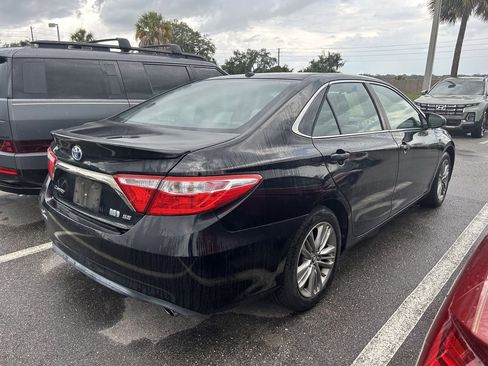 Used 2015 Toyota Camry SE w/ Moonroof Package FWD image 3