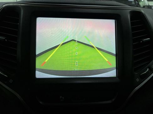 Used 2020 Jeep Cherokee Trailhawk w/ Comfort/Convenience Group AWD/4WD image 9