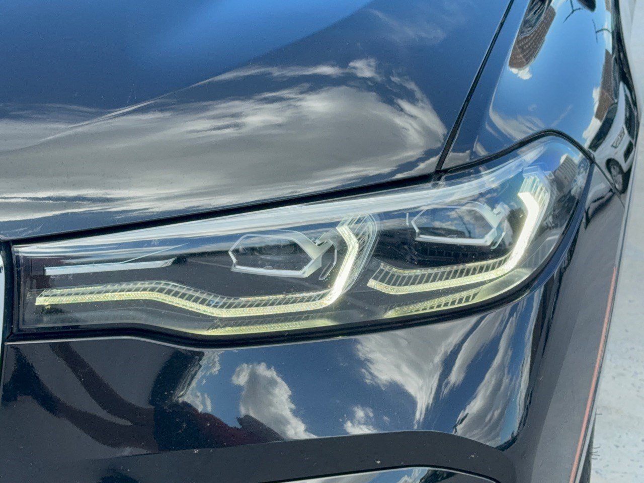 Used 2019 BMW X7 xDrive50i w/ M Sport Package AWD/4WD image 12