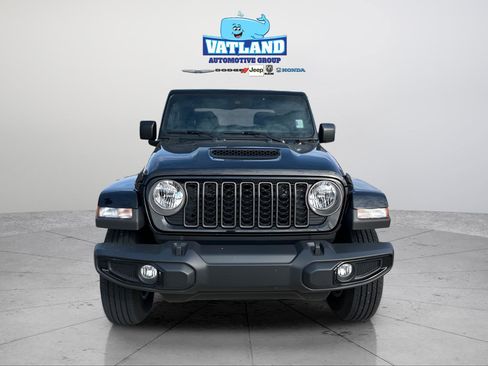 Used 2025 Jeep Gladiator Sport image 8
