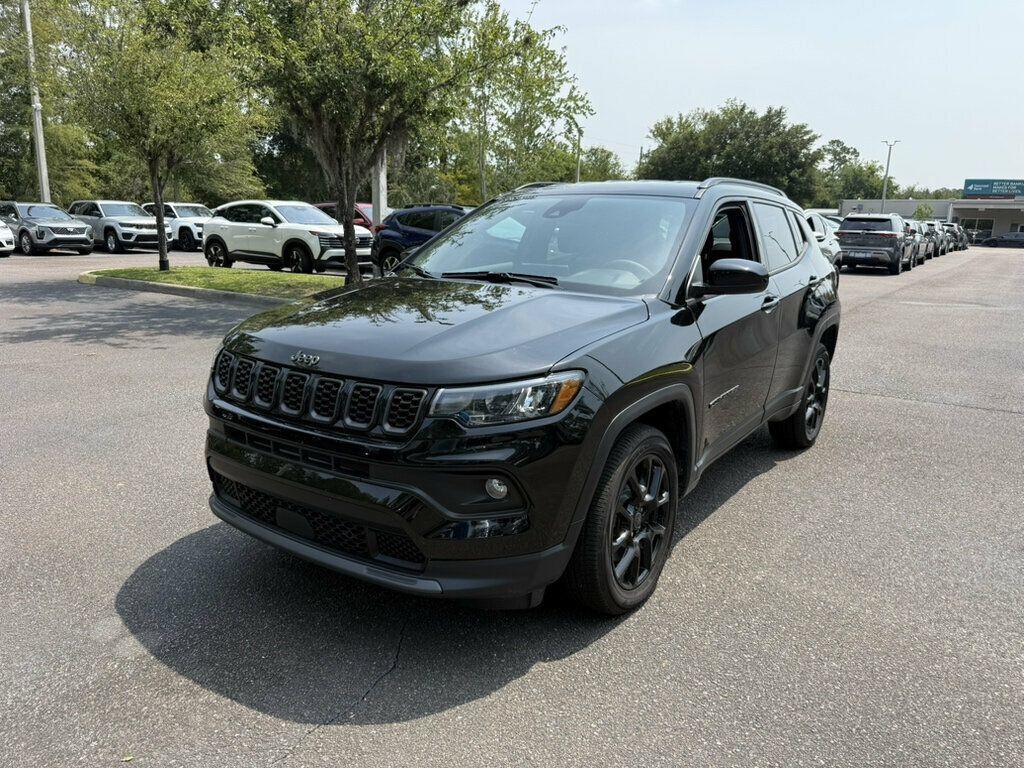Used 2026 Jeep Compass Latitude AWD/4WD image 1
