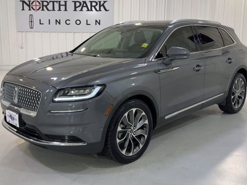 Used 2022 Lincoln Nautilus Reserve image 5