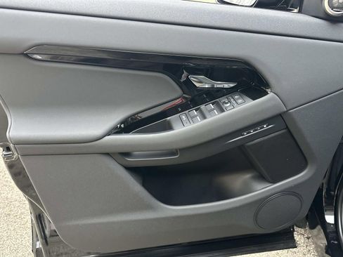 New 2026 Land Rover Range Rover Evoque Dynamic SE image 9