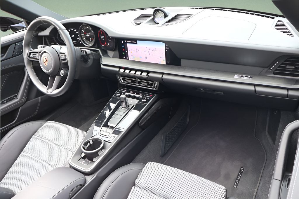 Used 2024 Porsche 911 AWD/4WD image 17
