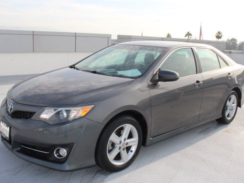 Used 2014 Toyota Camry SE image 6