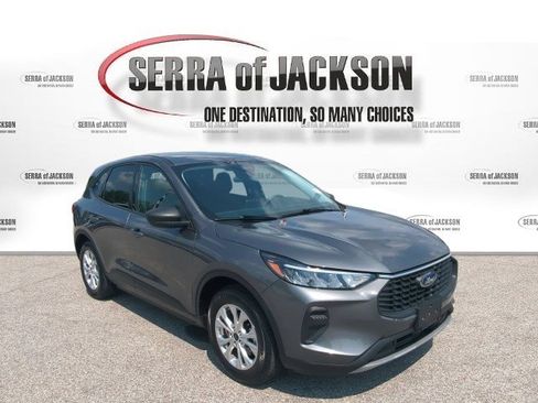 Used 2025 Ford Escape Active FWD image 2