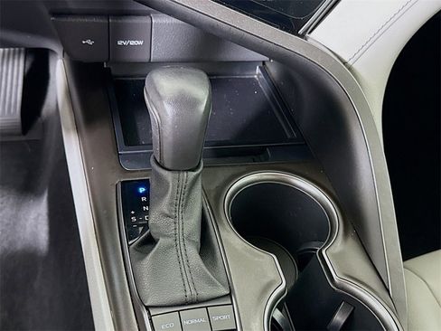 Certified 2022 Toyota Camry SE image 10