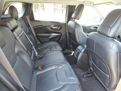Used 2019 Jeep Cherokee Limited AWD/4WD image 16