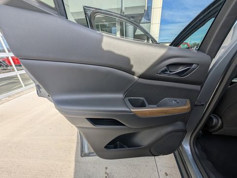 Used 2021 GMC Acadia SLE image 41