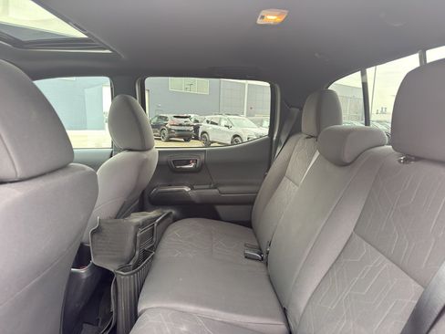 Used 2017 Toyota Tacoma TRD Sport w/ Premium & Technology Package image 33