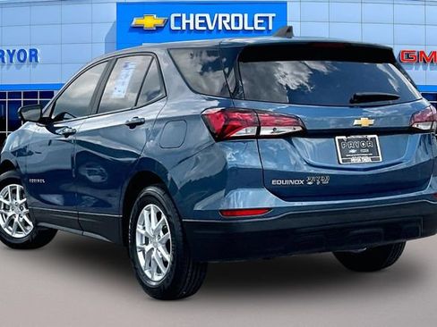 Used 2024 Chevrolet Equinox LS w/ LS Convenience Package FWD image 4