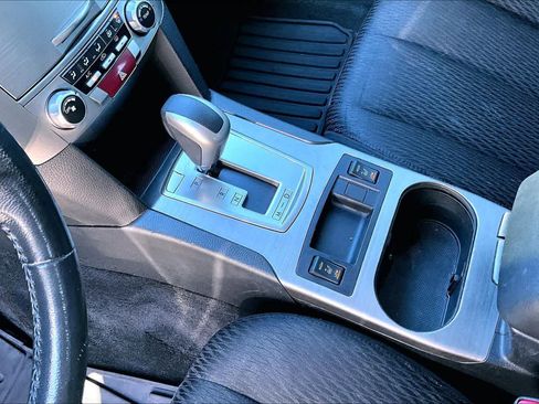 Used 2011 Subaru Outback 2.5i Premium image 15