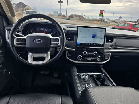 Used 2024 Ford Expedition Max XLT image 19
