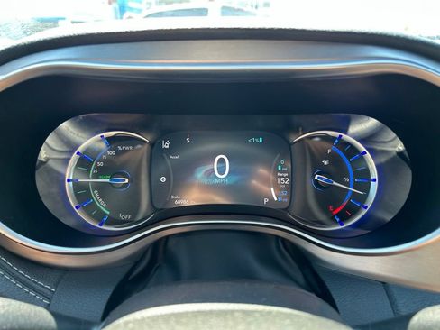 Used 2022 Chrysler Pacifica Limited w/ S Appearance Package FWD image 25