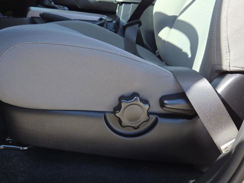 Used 2019 Toyota Tacoma SR5 image 11