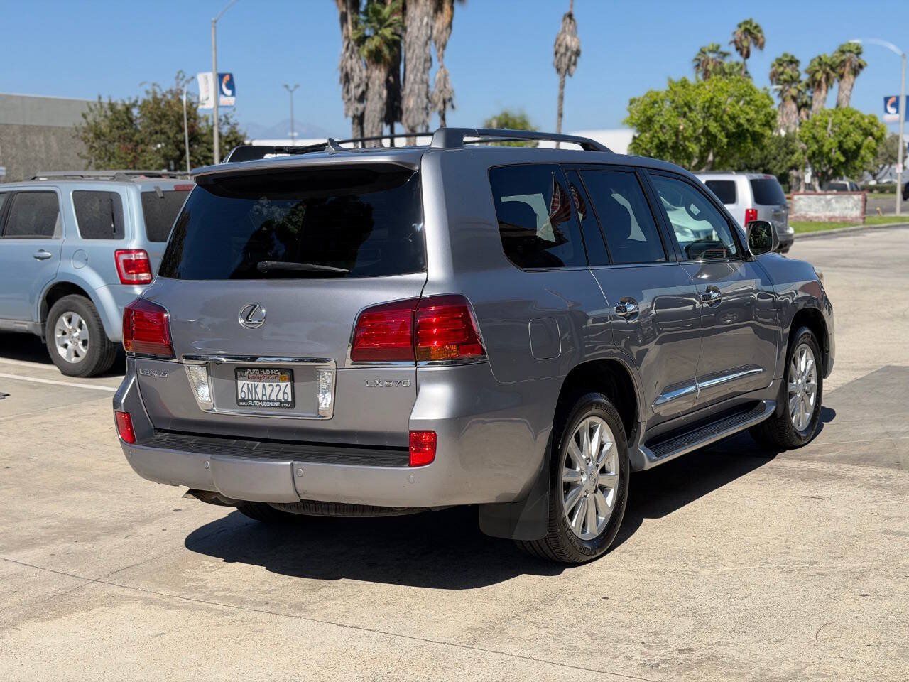 Used 2010 Lexus LX 570 4WD w/ Preferred Accessory Package image 10