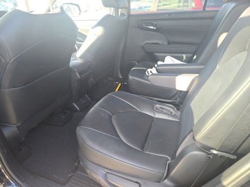 Used 2023 Toyota Highlander XLE image 20