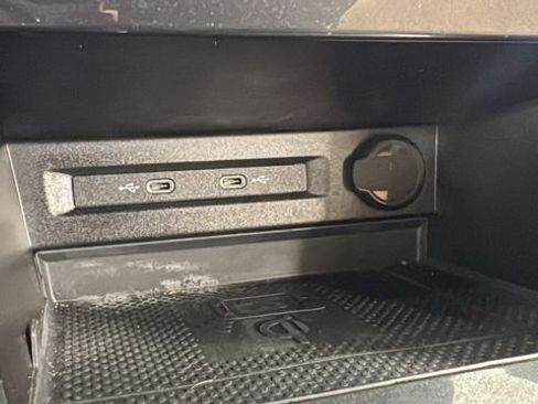 Used 2022 Volkswagen Tiguan SE image 29