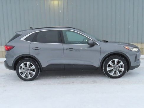 Used 2024 Ford Escape Platinum image 3