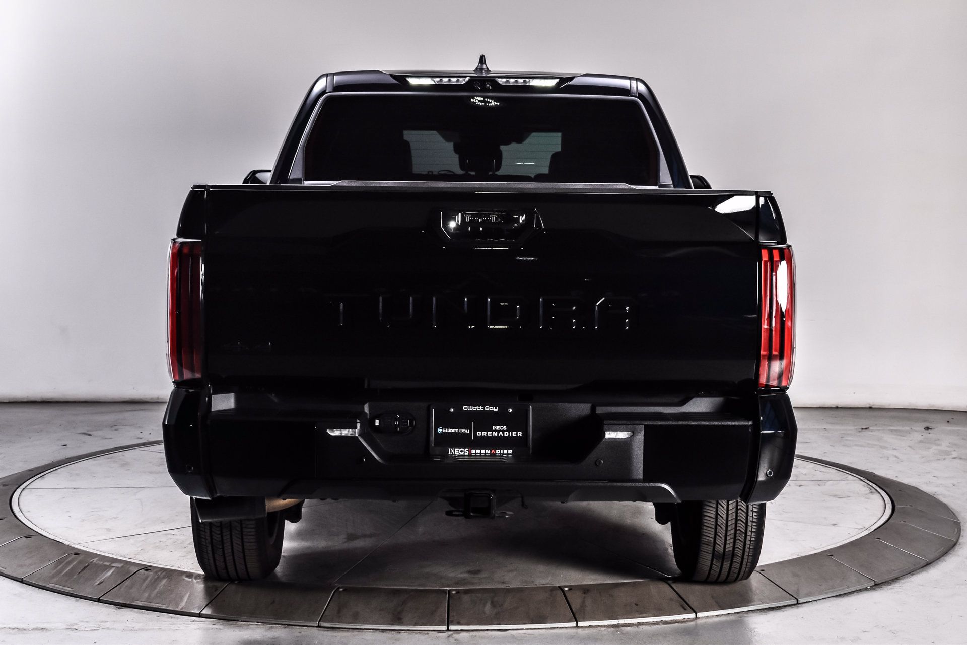 Used 2024 Toyota Tundra Platinum AWD/4WD image 5