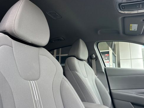 Used 2021 Hyundai Elantra SEL FWD image 16