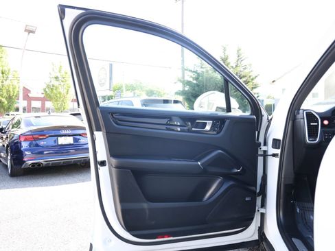 Used 2019 Porsche Cayenne AWD/4WD image 28