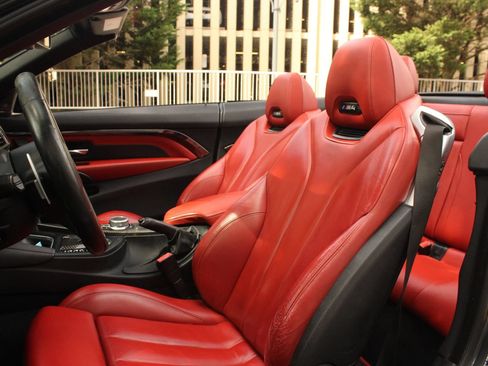 Used 2018 BMW M4 Convertible RWD image 15