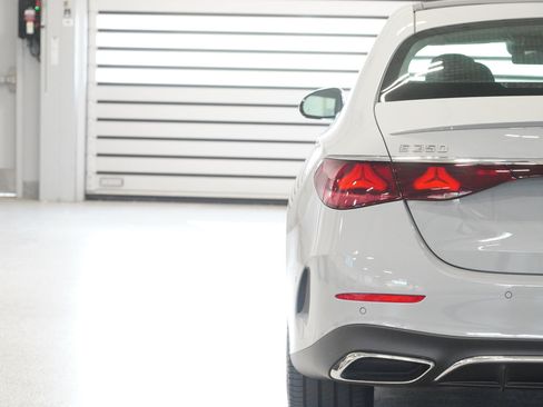 Used 2026 Mercedes-Benz E 350 4MATIC Sedan image 9