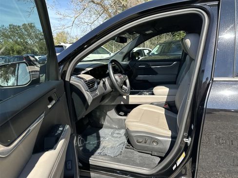 Used 2024 GMC Acadia Elevation image 2