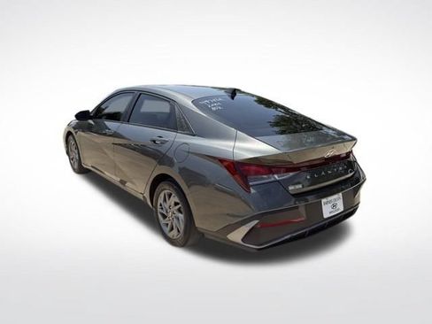 Used 2024 Hyundai Elantra SEL FWD image 5