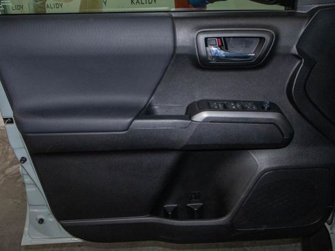 Used 2022 Toyota Tacoma TRD Sport AWD/4WD image 11