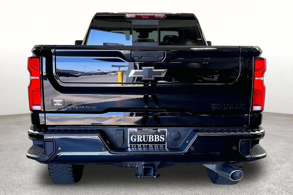 Used 2024 Chevrolet Silverado 2500 High Country w/ High Country Premium Package AWD/4WD image 5