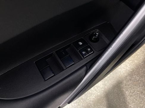 Certified 2026 Toyota Corolla Cross XLE FWD image 16