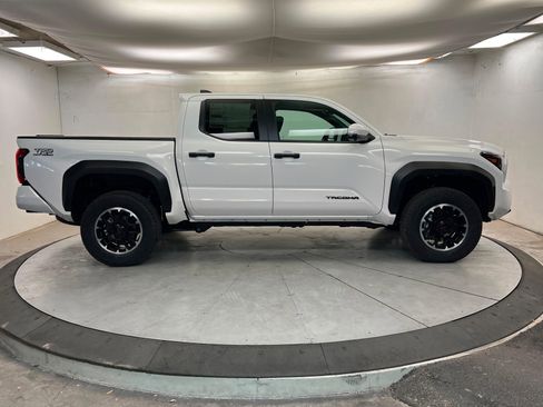 New 2026 Toyota Tacoma TRD Off-Road AWD/4WD image 6