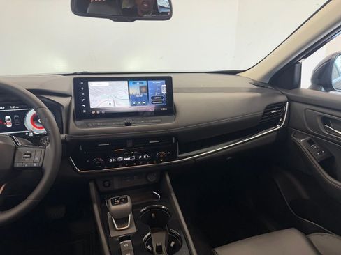 Used 2025 Nissan Rogue SL w/ SL Premium Package image 24