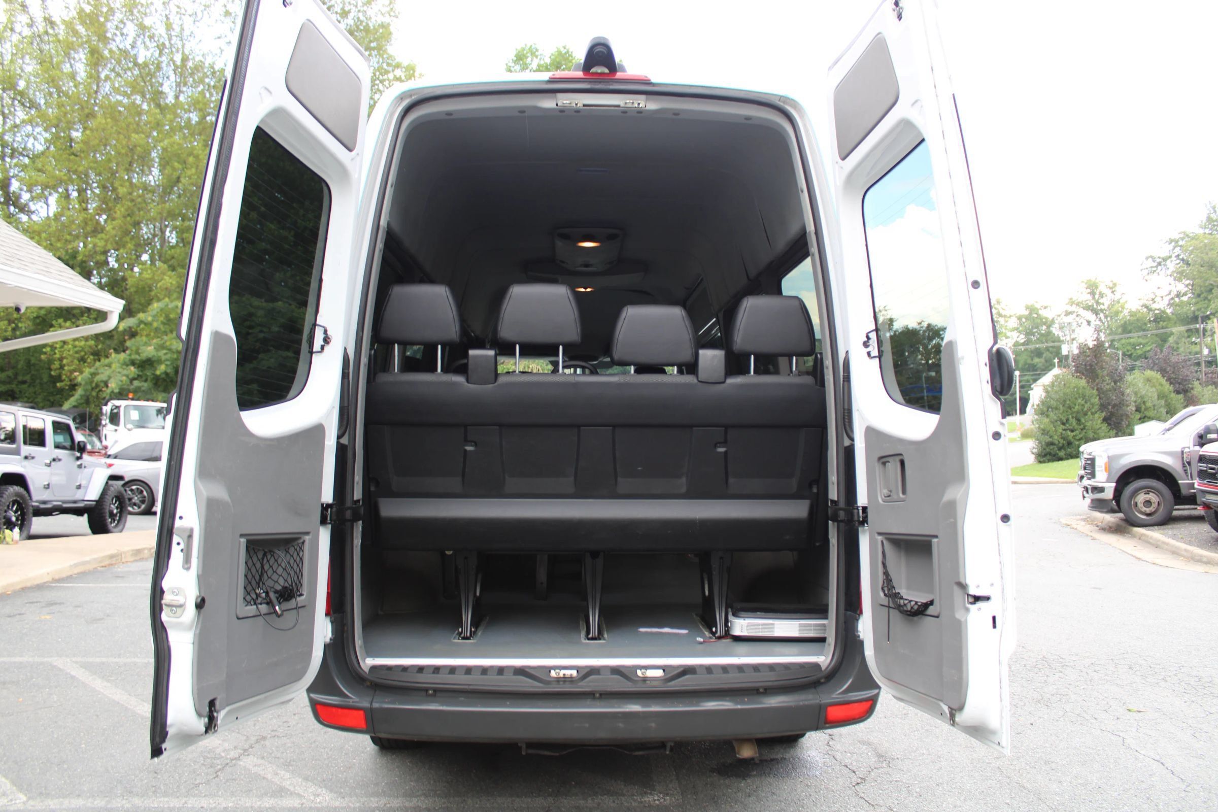 Used 2016 Mercedes-Benz Sprinter 2500 image 29
