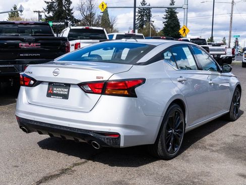 Used 2023 Nissan Altima 2.5 SR FWD image 6