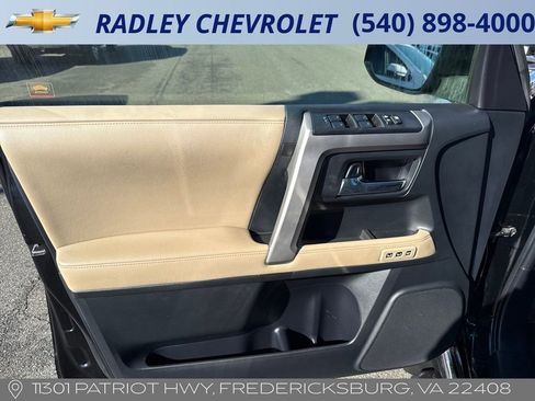 Used 2015 Toyota 4Runner Limited image 13