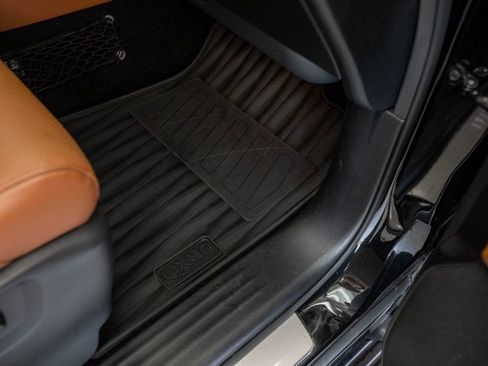 Used 2024 INFINITI QX80 Sensory AWD/4WD image 17