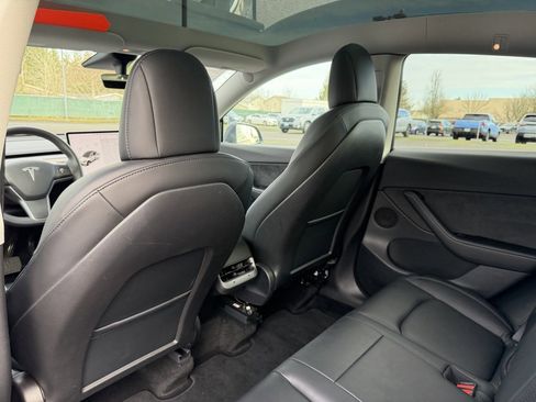 Used 2022 Tesla Model Y Long Range image 29