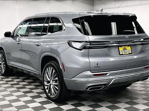 Used 2025 Buick Enclave Avenir w/ Super Cruise Package AWD/4WD image 3