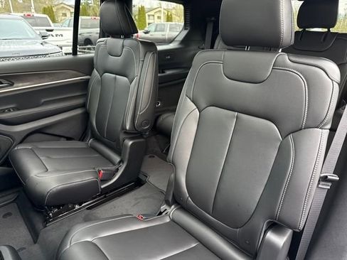New 2025 Jeep Grand Cherokee L Limited w/ Black Appearance Package AWD/4WD image 22