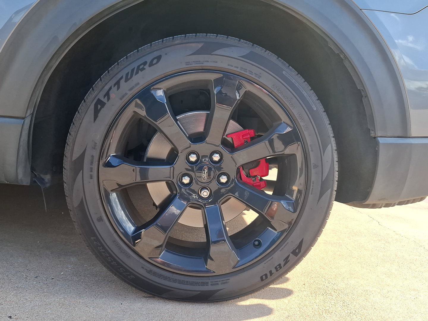Used 2022 Ford Explorer ST w/ ST Street Pack RWD image 9