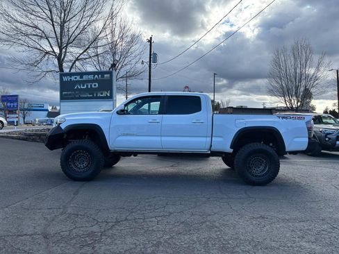 Used 2020 Toyota Tacoma TRD Off-Road w/ Technology Package image 2
