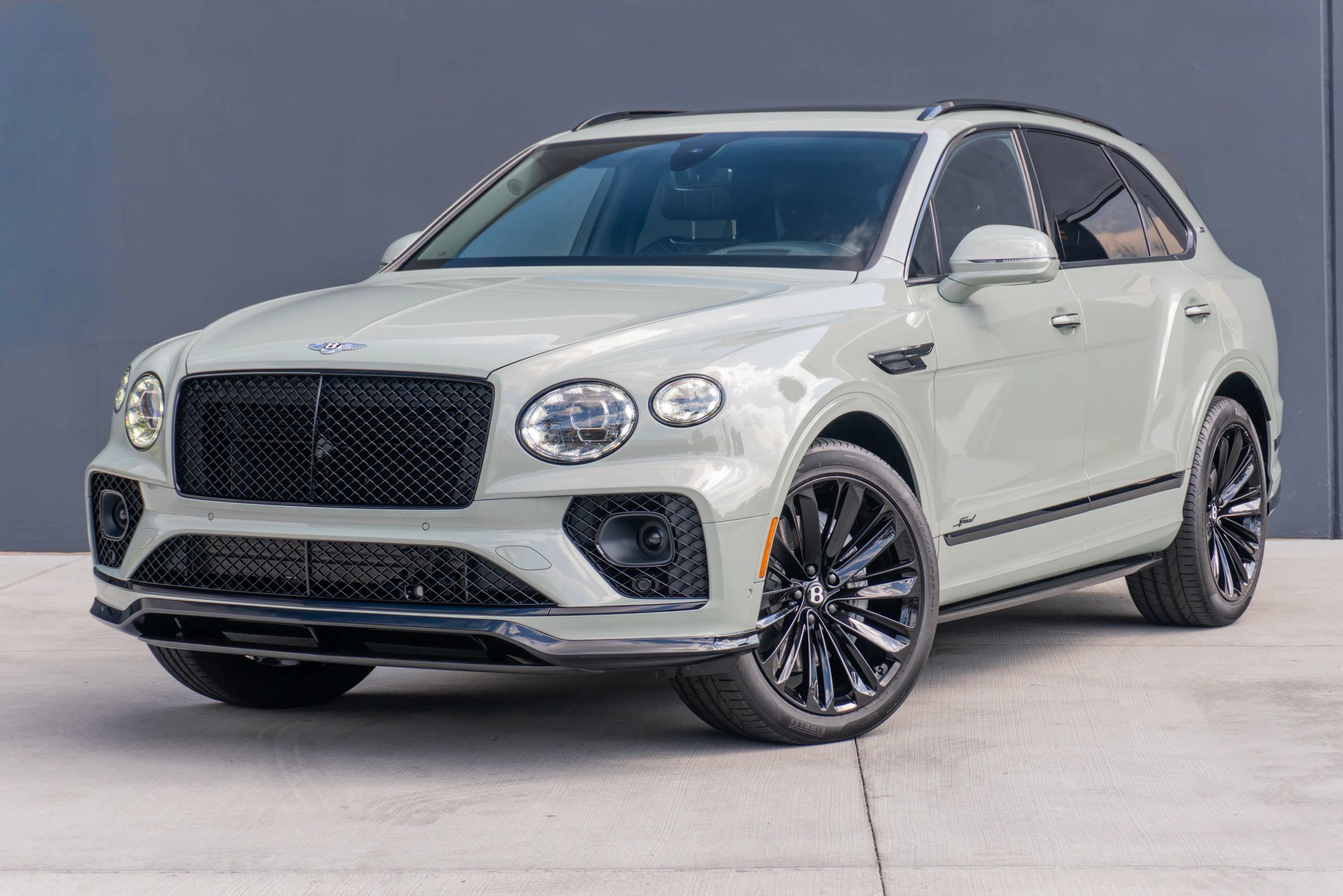 Used 2023 Bentley Bentayga Speed AWD/4WD image 3