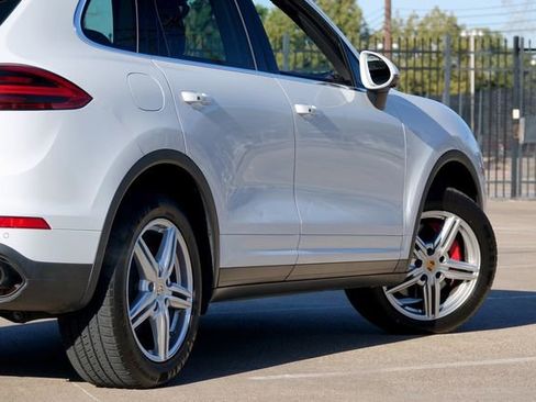 Used 2016 Porsche Cayenne S w/ Premium Plus Package image 23