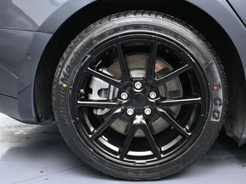 Used 2018 Tesla Model 3 Long Range image 10