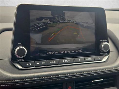 Used 2024 Nissan Rogue SV FWD image 13